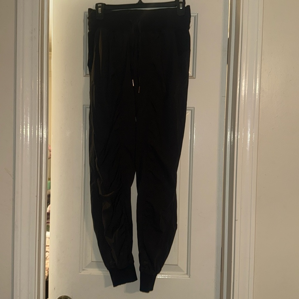 Lululemon Women's Black Jogger Pants